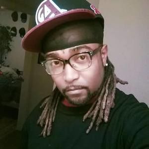 Meet your Posher, Derrick